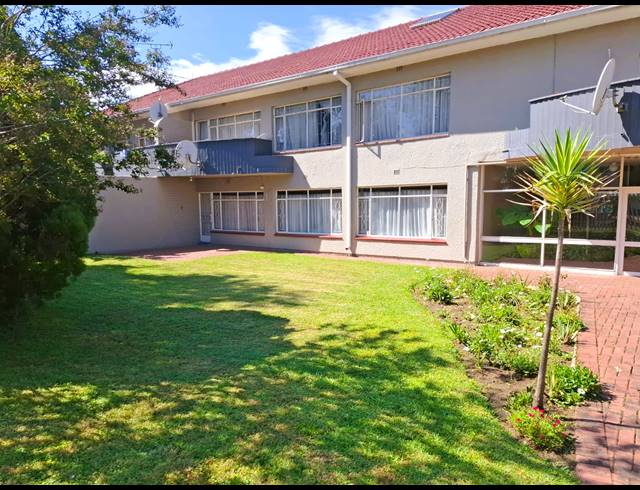 3 BEDROOM FLAT FOR SALE IN THREE RIVERS PROPER